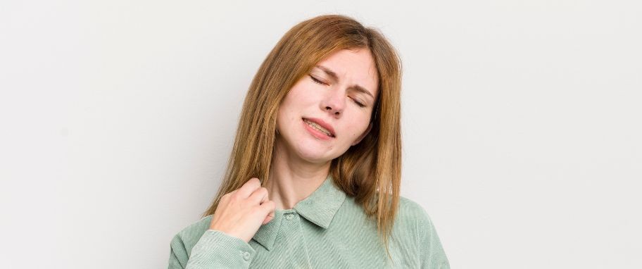 Arykuł banner - Alergia kontaktowa - przyczyny, objawy, leczenie. Jak diagnozuje się alergię kontaktową i czym r&oacute;żni się&nbsp;od wyprysku kontaktowego?