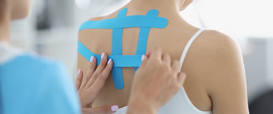 Arykuł banner - Kinesiotaping - co to jest, jak działa i kiedy się go stosuje? 