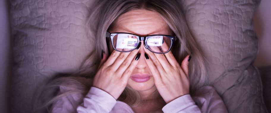 Arykuł banner - Kurza ślepota - co to za schorzenie i jakie są jego przyczyny? Jak diagnozuje się kurzą ślepotę i czy można wyleczyć nyktalopię?