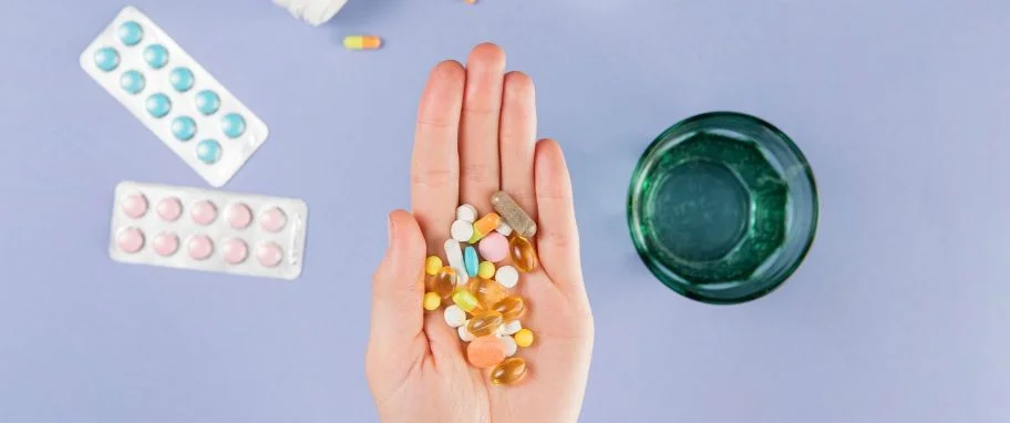 Arykuł banner - Opioidy - co to takiego? Działanie, zastosowanie opioid&oacute;w i kwestia uzależnienia oraz epidemii opioidowej