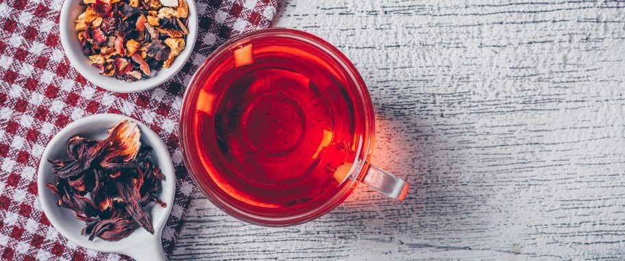 Arykuł banner - Rooibos - właściwości i zastosowanie czerwonej herbaty. Jak przygotowywać i parzyć Rooibos? Na co działa najlepiej i kiedy warto ją pić?