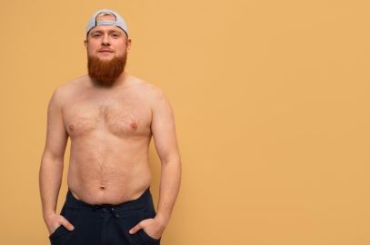 Zdjęcie artykułu - Ginekomastia - przyczyny, objawy i rodzaje ginekomastii. W jaki spos&oacute;b diagnozuje się i leczy ginekomastię u mężczyzn?