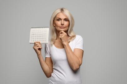 Zdjęcie artykułu - Klimakterium - co to takiego i czym r&oacute;żni się od menopauzy? Jakie są objawy przekwitania u kobiet i w jaki spos&oacute;b złagodzić dokuczliwe symptomy klimakterium?