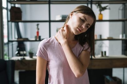 Zdjęcie artykułu - Nerwob&oacute;l - co to takiego? Jakie są przyczyny i objawy nerwob&oacute;lu? Rodzaje nerwob&oacute;lu: międzyżebrowy, twarzowy i inne. Czym jest neuralgia?