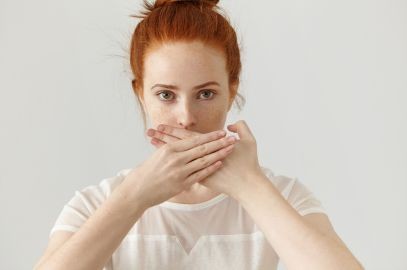 Zdjęcie artykułu - Okołoustne zapalenie sk&oacute;ry (zapalenie okołoustne sk&oacute;ry) - objawy i leczenie dermatozy. Jakie są przyczyny zapalenia sk&oacute;ry wok&oacute;ł ust i metody leczenia zapalenia?