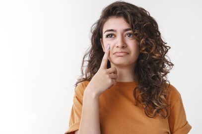 Zdjęcie artykułu - Ozempikowa twarz - co to takiego, jakie są jej przyczyny i jak uniknąć ozempikowej twarzy podczas leczenia semaglutydem?