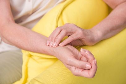 Zdjęcie artykułu - Polineuropatia &ndash; co to takiego? Jakie są przyczyny neuropatii i jak ją rozpoznać? Objawy i leczenie neuropatii