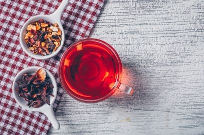 Zdjęcie artykułu - Rooibos - właściwości i zastosowanie czerwonej herbaty. Jak przygotowywać i parzyć Rooibos? Na co działa najlepiej i kiedy warto ją pić?