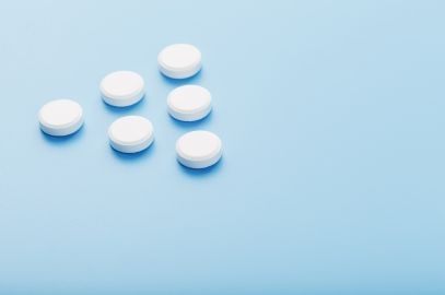 Zdjęcie artykułu - Tabletki wczesnoporonne - r&oacute;żnica pomiędzy antykoncepcją awaryjną (tabletka "dzień po") a tabletkami poronnymi do aborcji farmakologicznej. Czy pigułki poronne są dostępne na receptę?