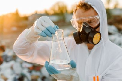 Zdjęcie artykułu - Wieczne chemikalia (PFAS) w opakowaniach, glebie i wodzie pitnej - czym są i jak wpływają na ludzkie zdrowie?