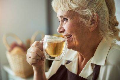 Zdjęcie artykułu - Zioła dla senior&oacute;w &ndash; kt&oacute;re warto wybrać na pamięć i koncentrację? Poznaj zastosowanie i właściwości zi&oacute;ł dla senior&oacute;w