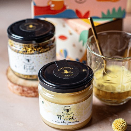 Zdjęcie produktu - 2 PASIEKI RODZINY SADOWSKICH Dwupak &ldquo;Na zdrowie!&rdquo; Pyłek pszczeli, 140g + Mi&oacute;d z mleczkiem pszczelim, 240g