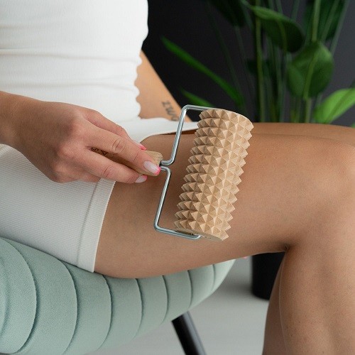 Zdjęcie produktu - 2 Akito Duży drewniany masażer z rączką roller antycellulitowy 1 szt.