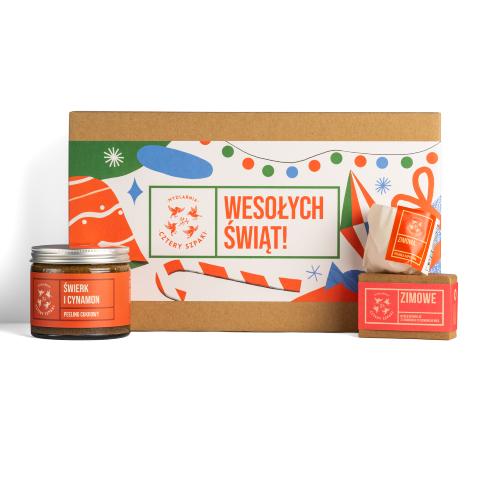 Miniaturka artykułu - CZTERY SZPAKI (4szpaki) Zestaw świąteczny: Peeling do ciała świerk i cynamon, 250ml + mydło w kostce zimowe, 110g + p&oacute;łkula kąpielowa zimowa, 55g