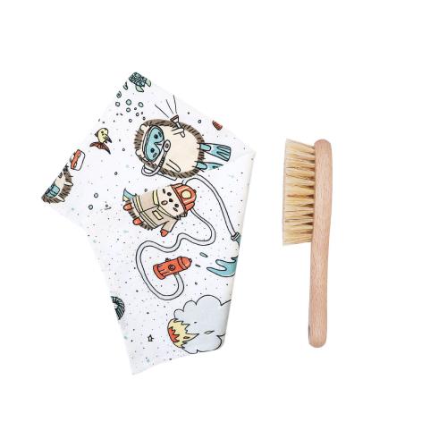 LULLALOVE Szczotka z naturalnego włosia + muślinowa myjka Jeże zawody