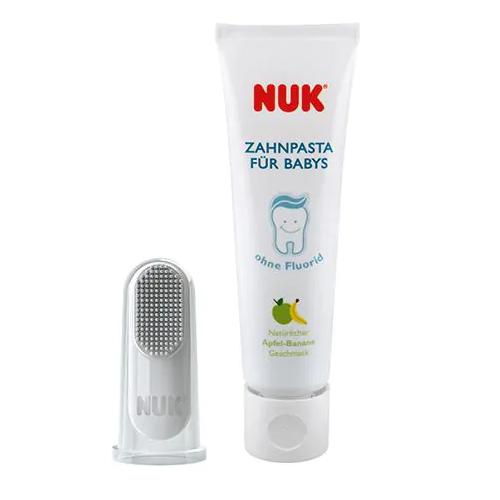 Miniaturka artykułu - NUK Zestaw do Mycia Pierwszych Ząbk&oacute;w pasta, 40ml + nakładka na palec ze szczoteczką